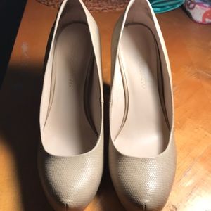 Franco Sarto pumps
